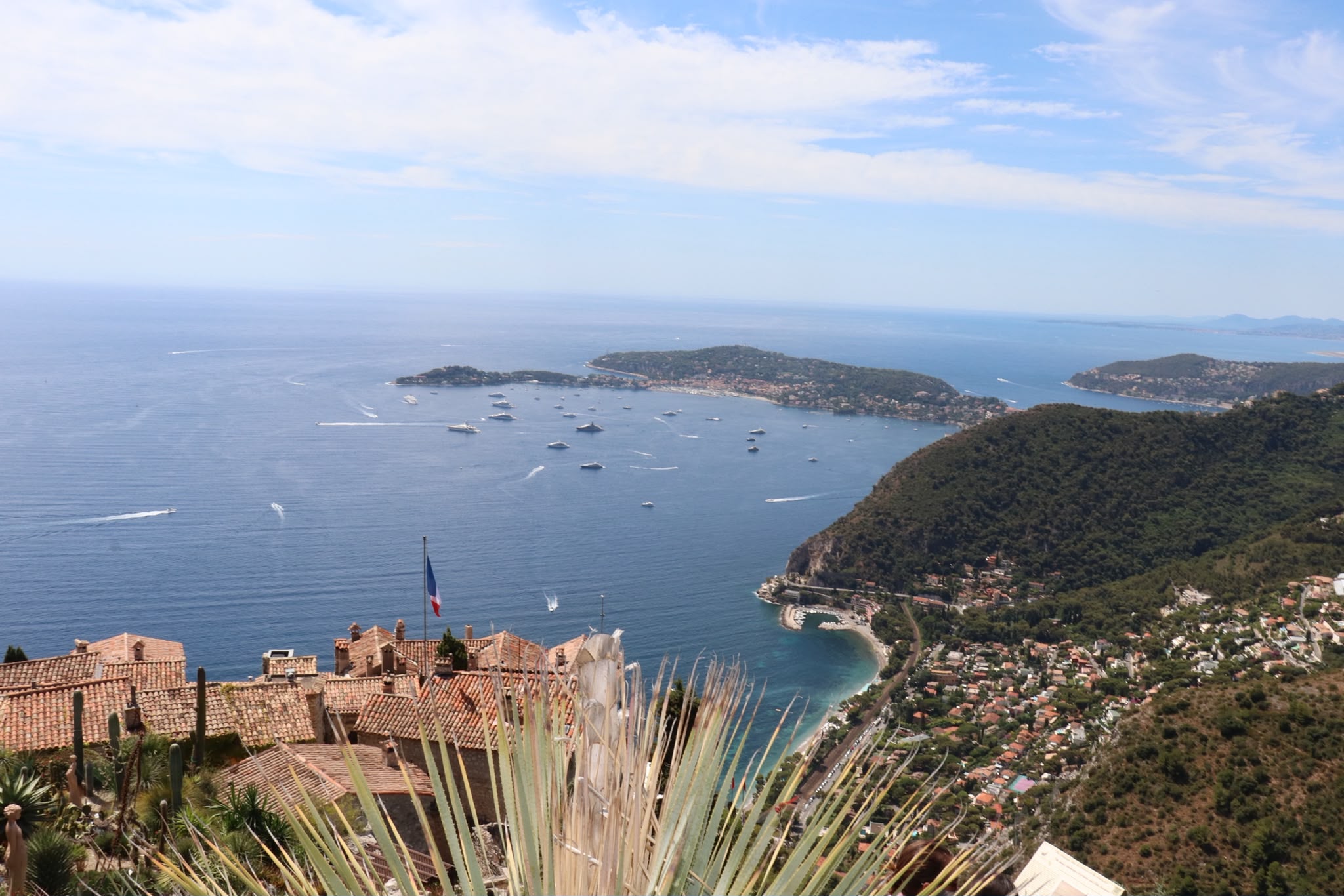 Vue panoramique sur la Côte d'Azur depuis le village d'Èze